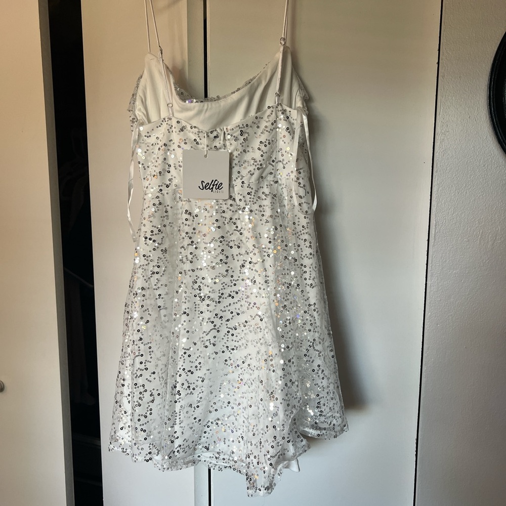 Never worn - Picture 2 of 4